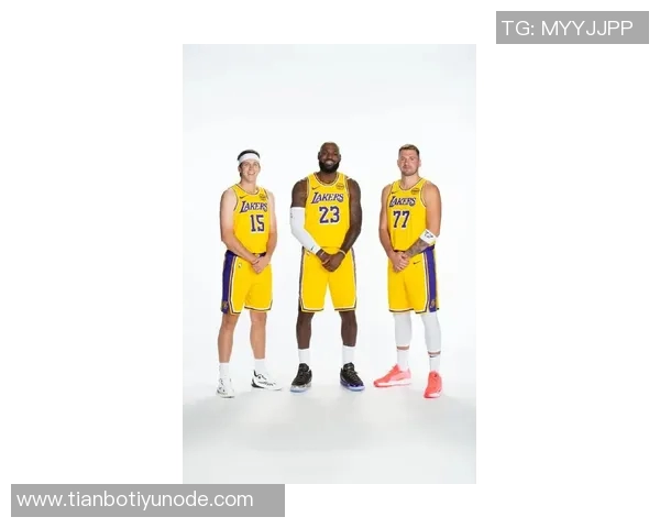 FIBA转发山寨球星合照引发热议大声喊出詹姆斯东契奇库里的名字 FIBA转发山寨球星合照引发热议大声喊出詹姆斯东契奇库里的名字