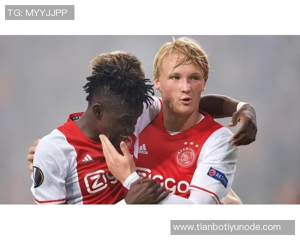 阿贾克斯青年队球员女友圣诞节前遭遇车祸不幸去世两人原计划购房梦想破灭